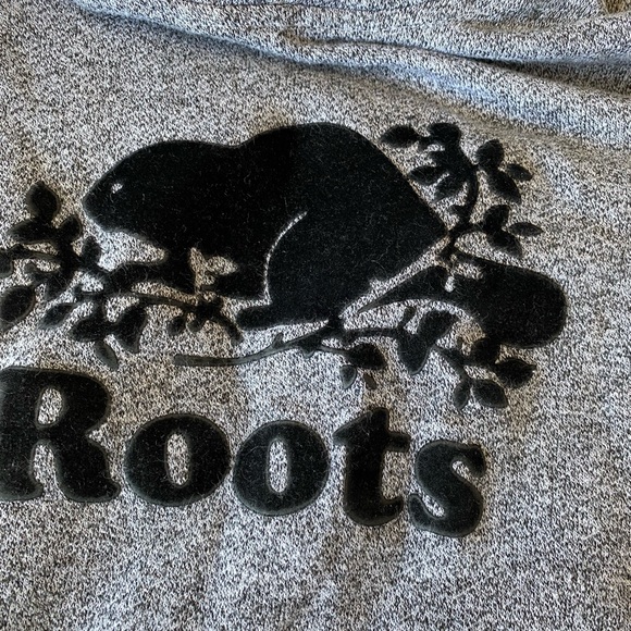 Roots Sweatshirt Kids size Medium Like New / Salt and Pepper - Picture 3 of 5